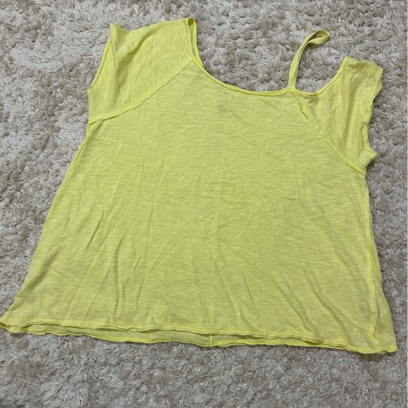 Free People Alex Cold Shoulder Tee in yellow/green M - Picture 2 of 4